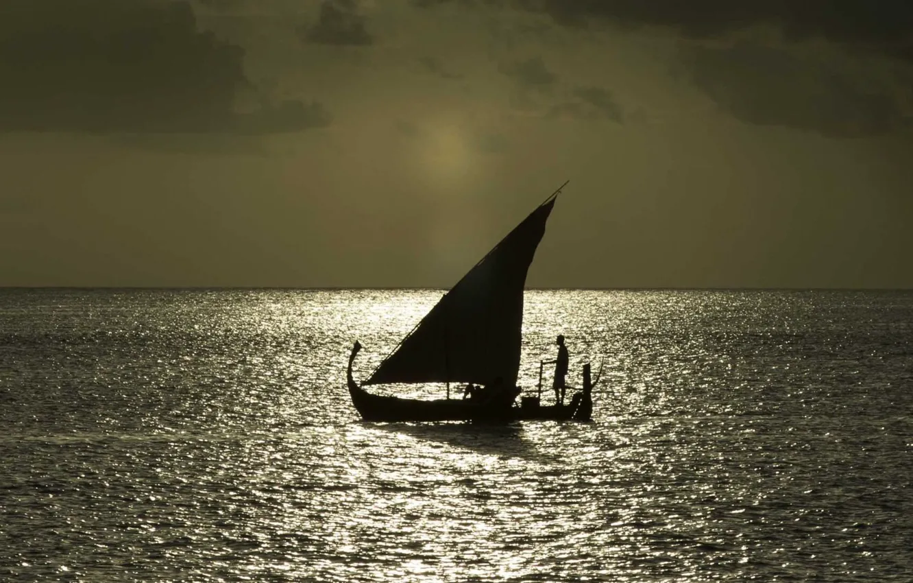 Фото обои океан, лодка, утро, парус, рыбаки, силуэты, Dhoni, GR Sailing