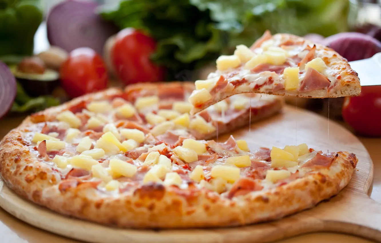 Фото обои зелень, сыр, лук, доска, ананас, пицца, помидор, board