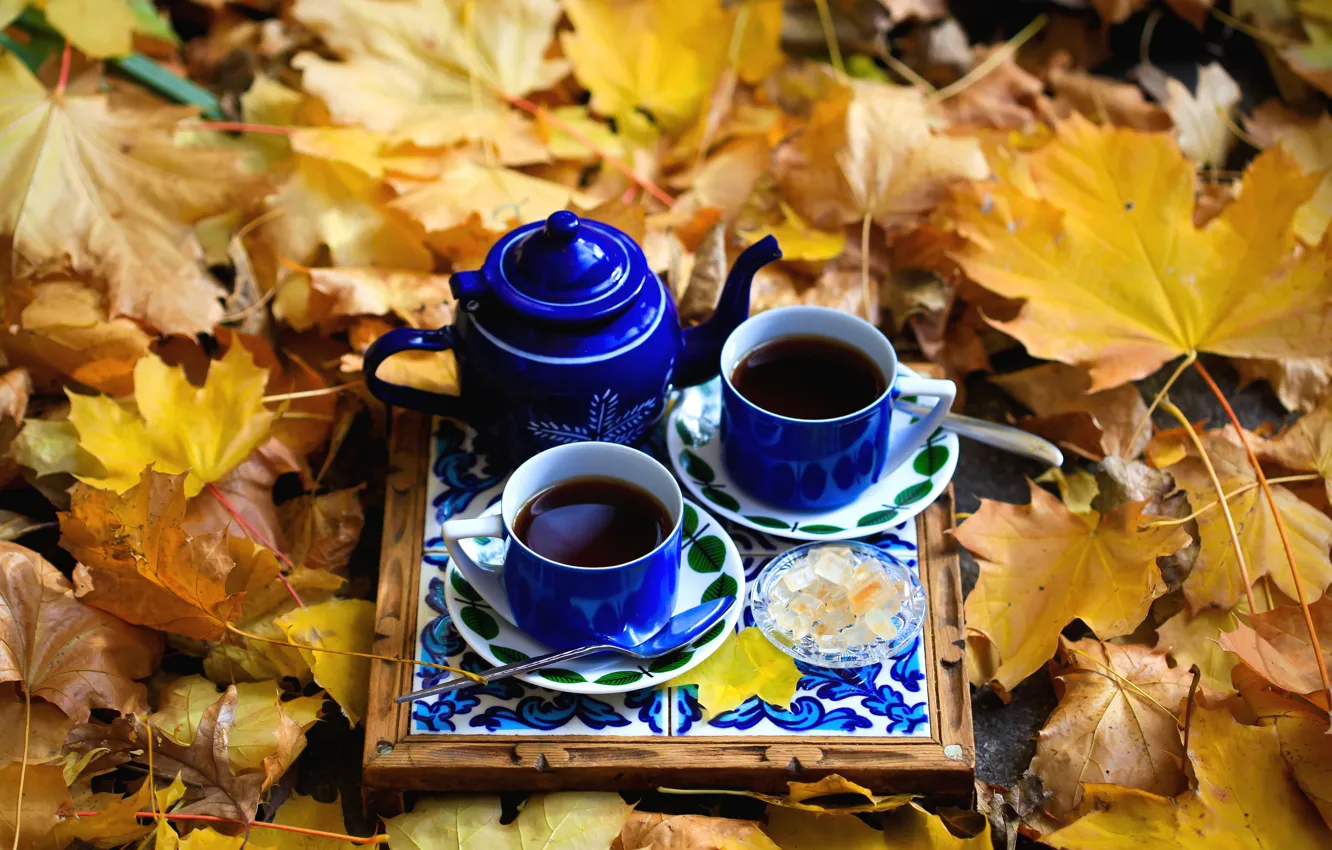 Фото обои осень, чай, чашки, сладости, кленовые листья