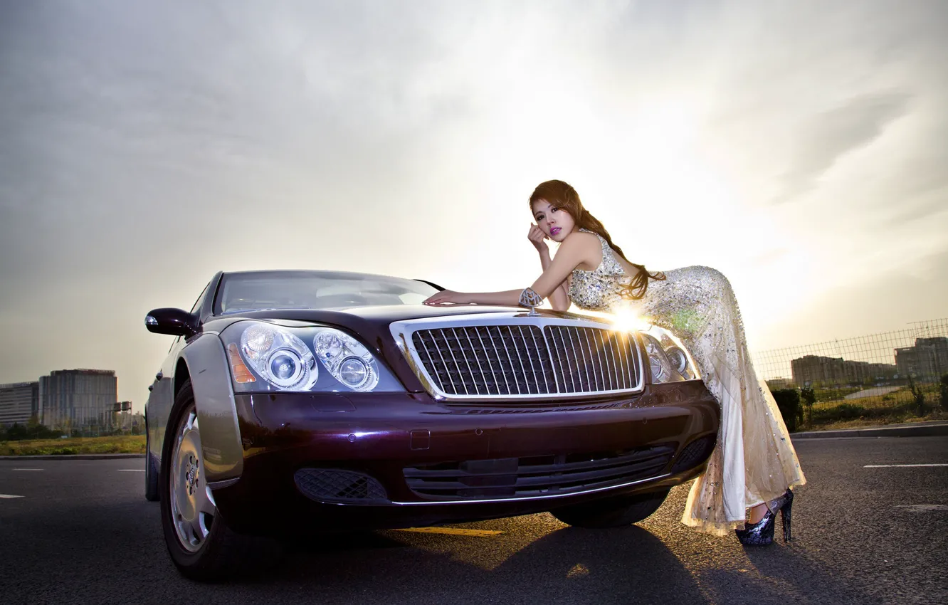 Фото обои авто, взгляд, Девушки, азиатка, красивая девушка, позирует над машиной, Mercedes-maybach
