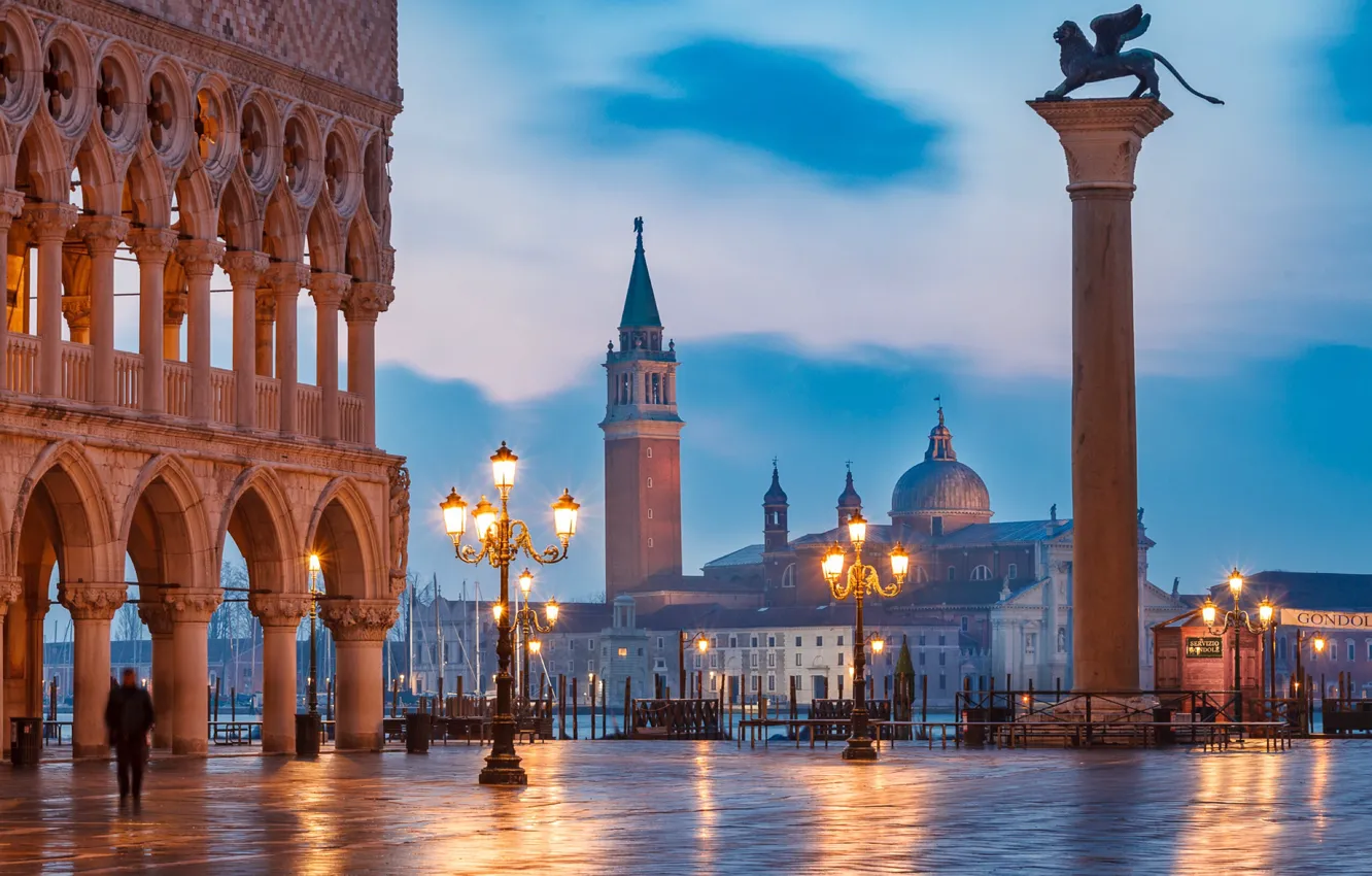 Фото обои город, здания, утро, освещение, площадь, фонари, Италия, Венеция