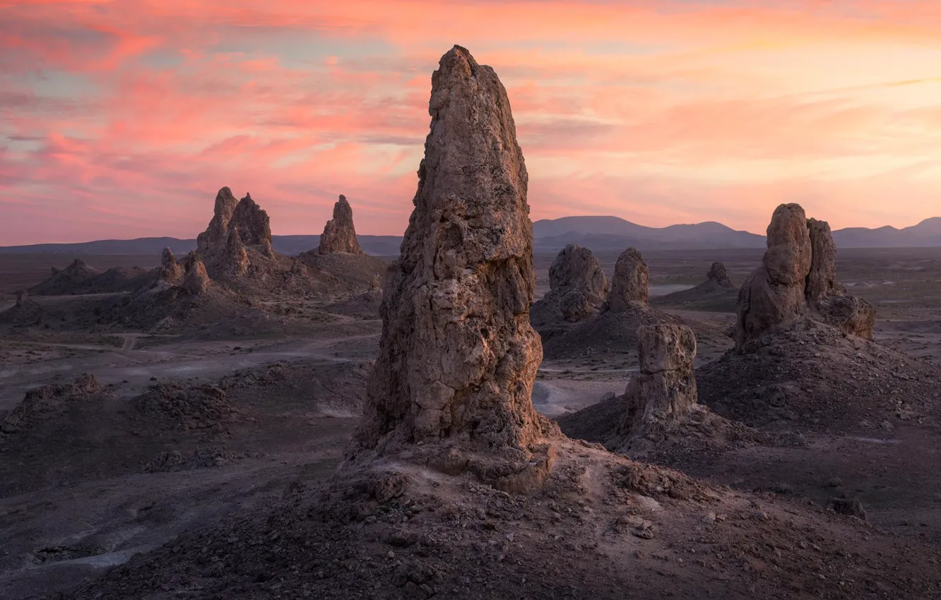 Фото обои небо, облака, горы, природа, скалы, пустыня, Калифорния, Trona Pinnacles