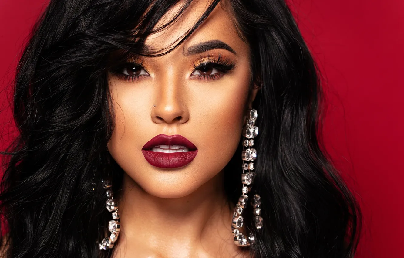 Фото обои лицо, секси, стиль, портрет, красота, красный фон, красивая девушка, Becky G