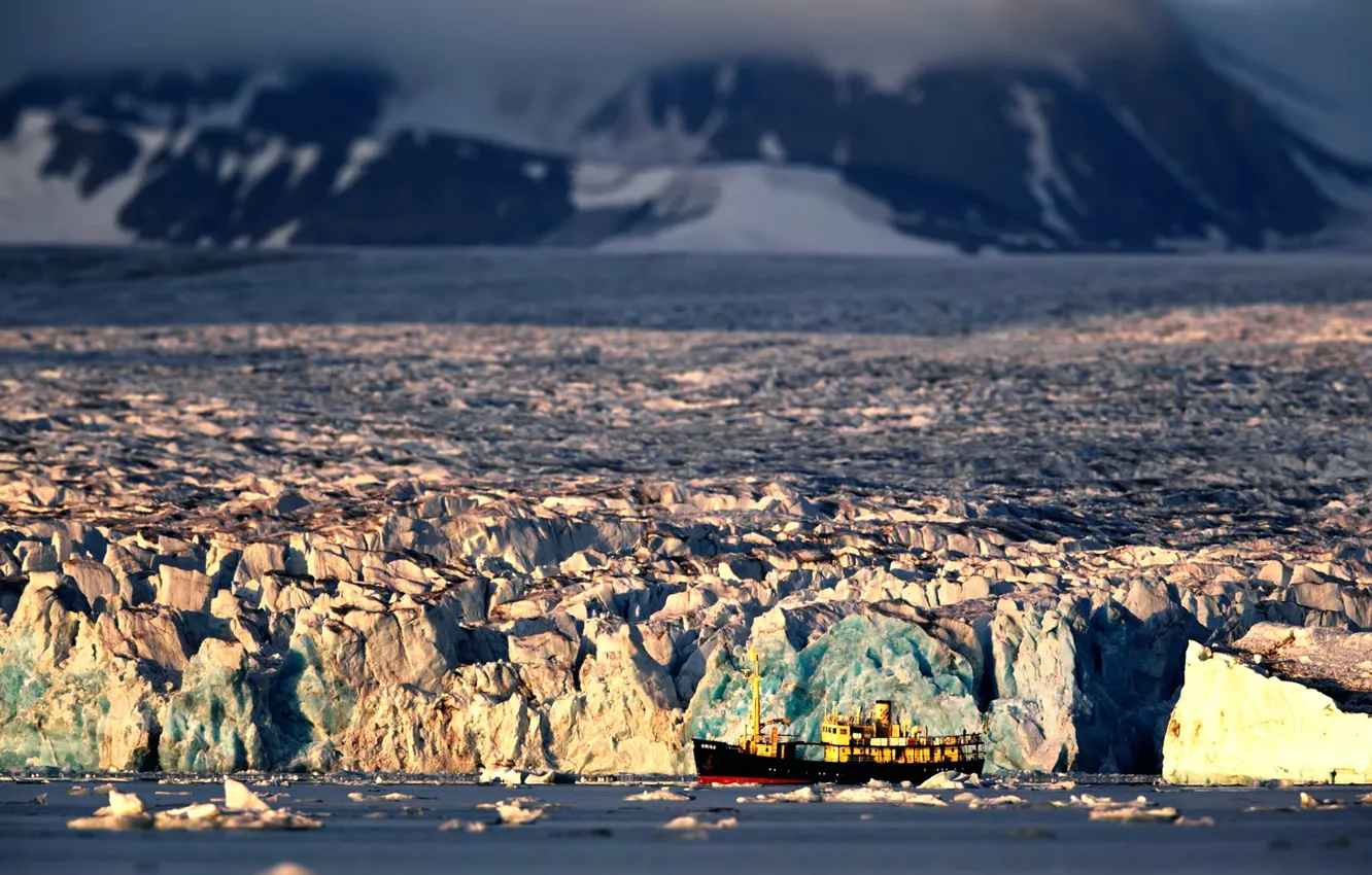 Фото обои корабль, льды, заполярье