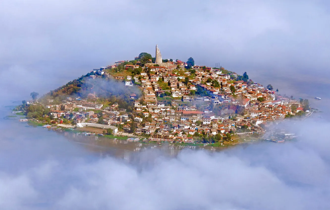 Фото обои город, туман, дома, Мексика, озеро Пацкуаро, остров Ханицио