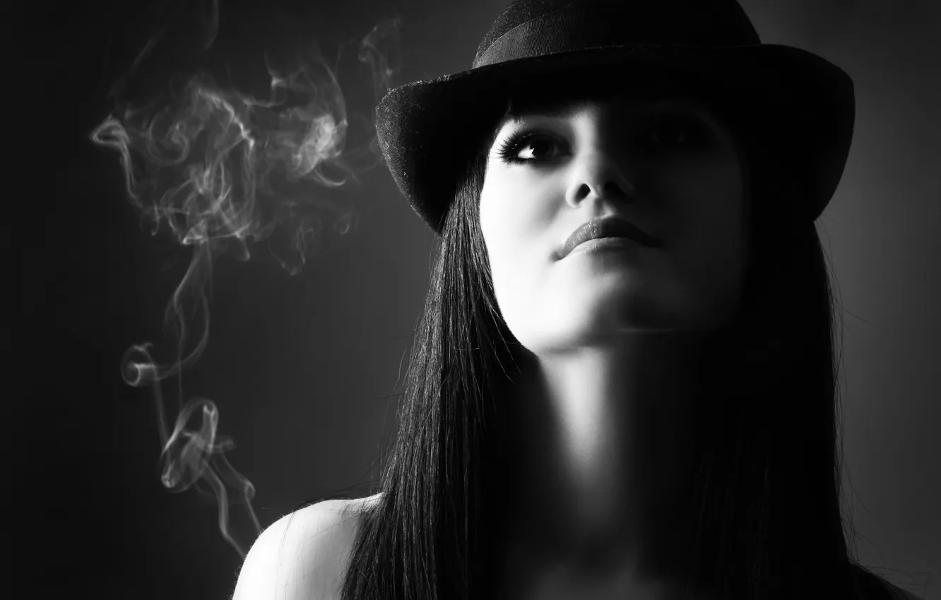 Фото обои девушка, дым, брюнетка, черно-белое