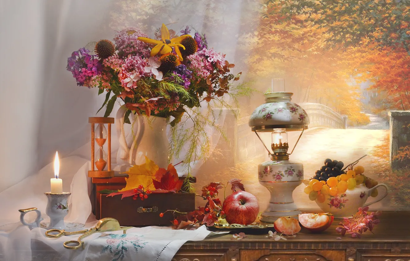 Фото обои осень, листья, цветы, яблоки, лампа, свеча, виноград, кувшин