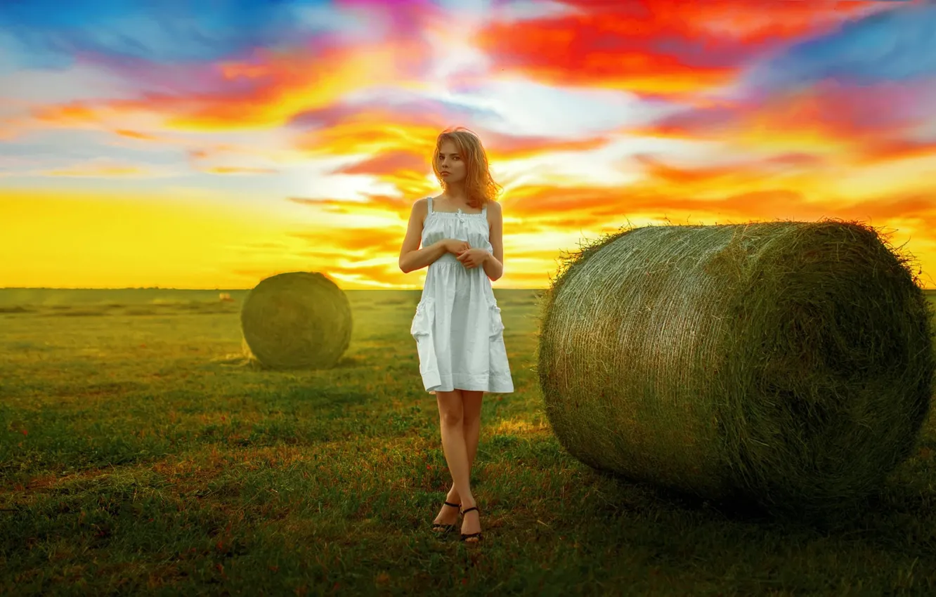 Фото обои небо, трава, девушка, свет, платье, сено, Andrey Metelkov, Андрей Метельков