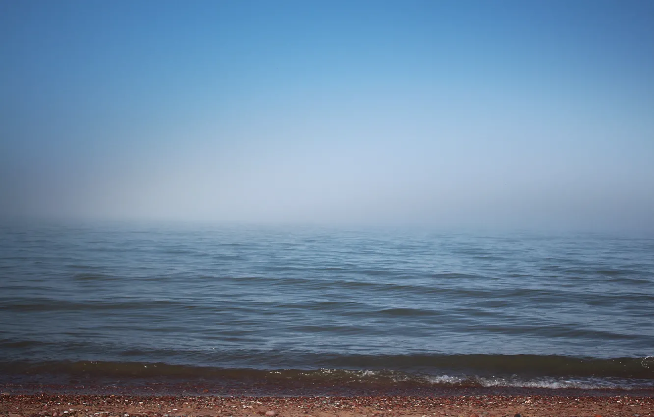 Фото обои песок, море, небо, вода, туман, камни, волна, горизонт