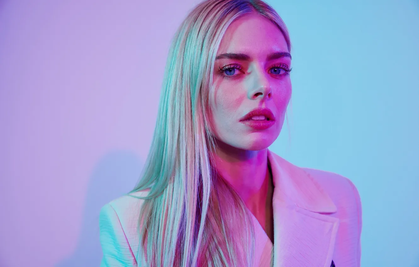 Фото обои взгляд, модель, макияж, актриса, пиджак, Samara Weaving, Самара Уивинг