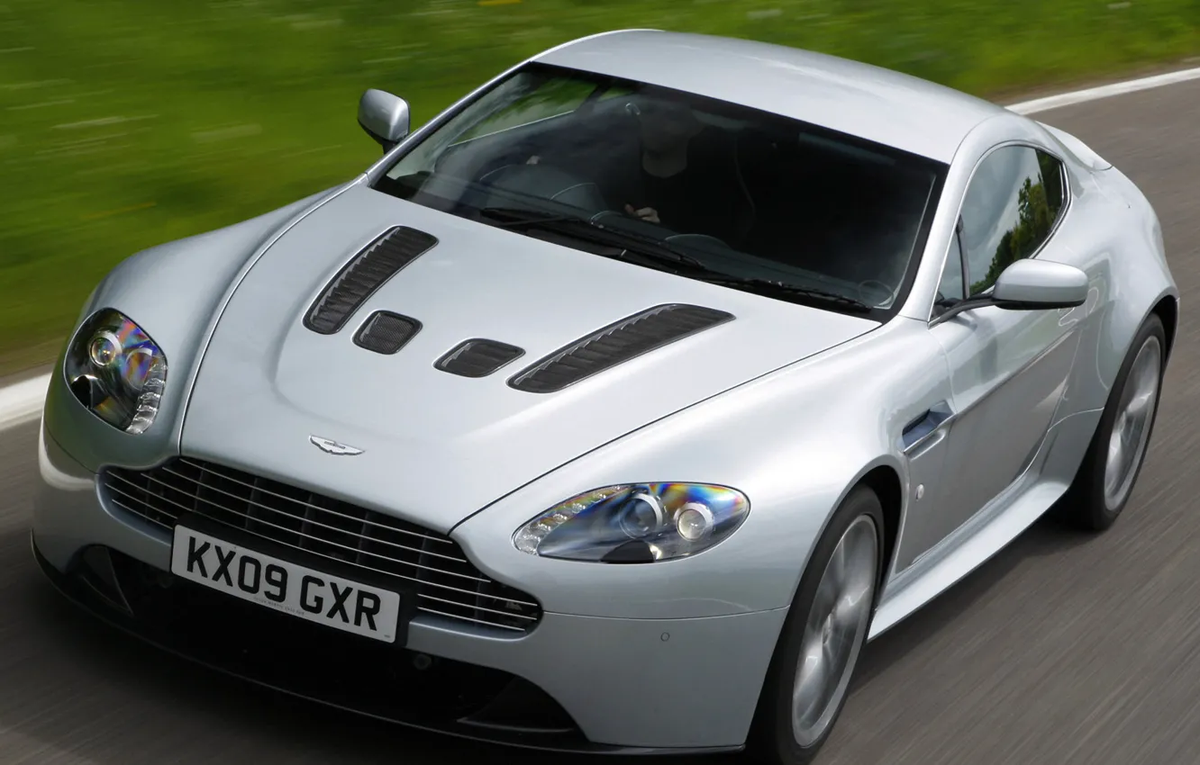Фото обои Aston Martin, фары, Vantage, астон мартин, V12, передок