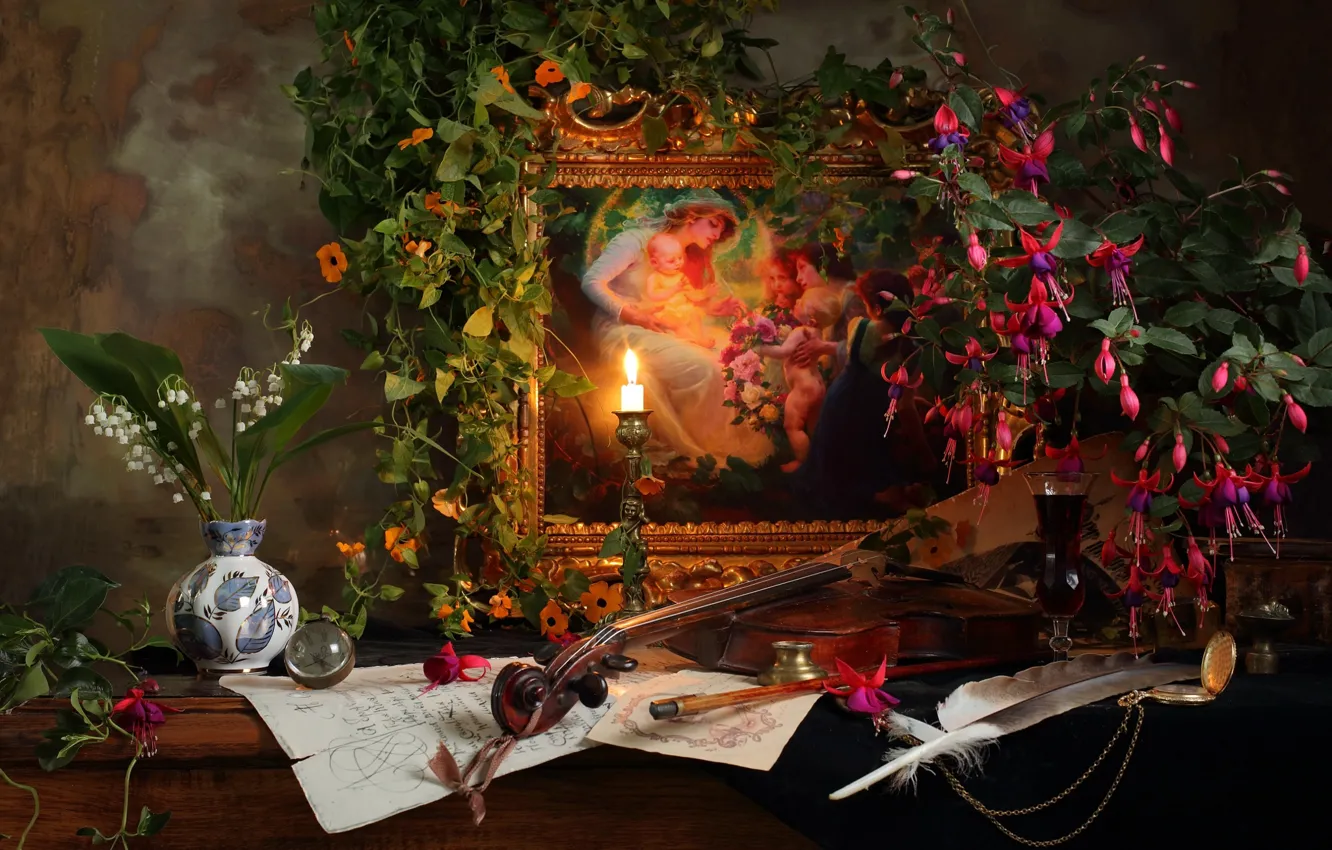 Фото обои цветы, перо, скрипка, бокал, свеча, картина, напиток, ландыши