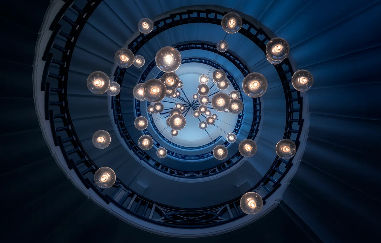 Фото обои спираль, фонари, лестница
