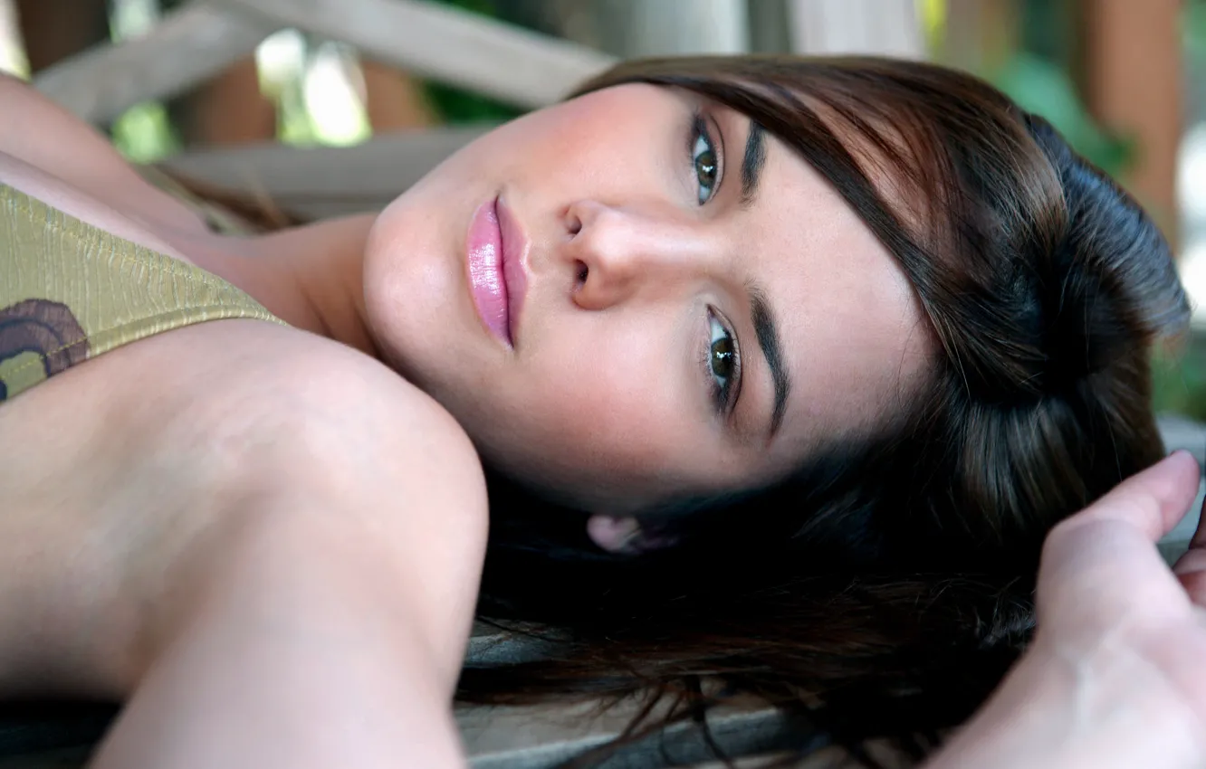 Фото обои Brunette, Beauty is Divine, Roberta Murgo, Look, Brown eyes, Dreamy, Erotic Model, Shoulder