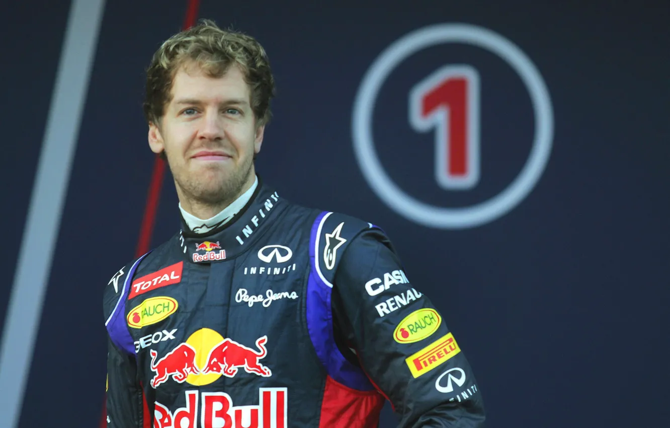 Фото обои Взгляд, Renault, Гонщик, Formula 1, Red Bull, Vettel, Hybrid, Болид