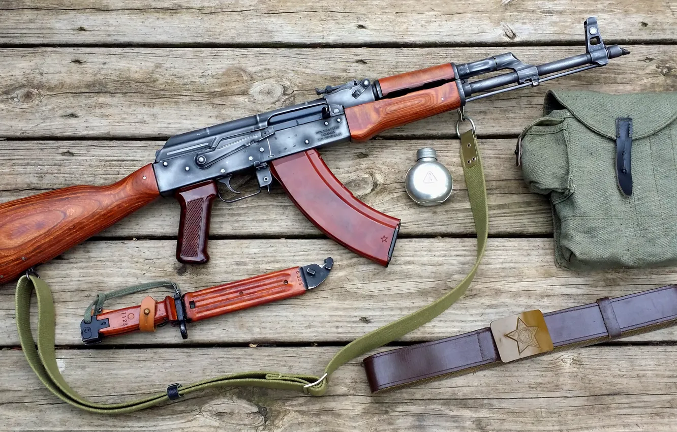 Фото обои автомат, ремень, AK-47, AKM, штык нож