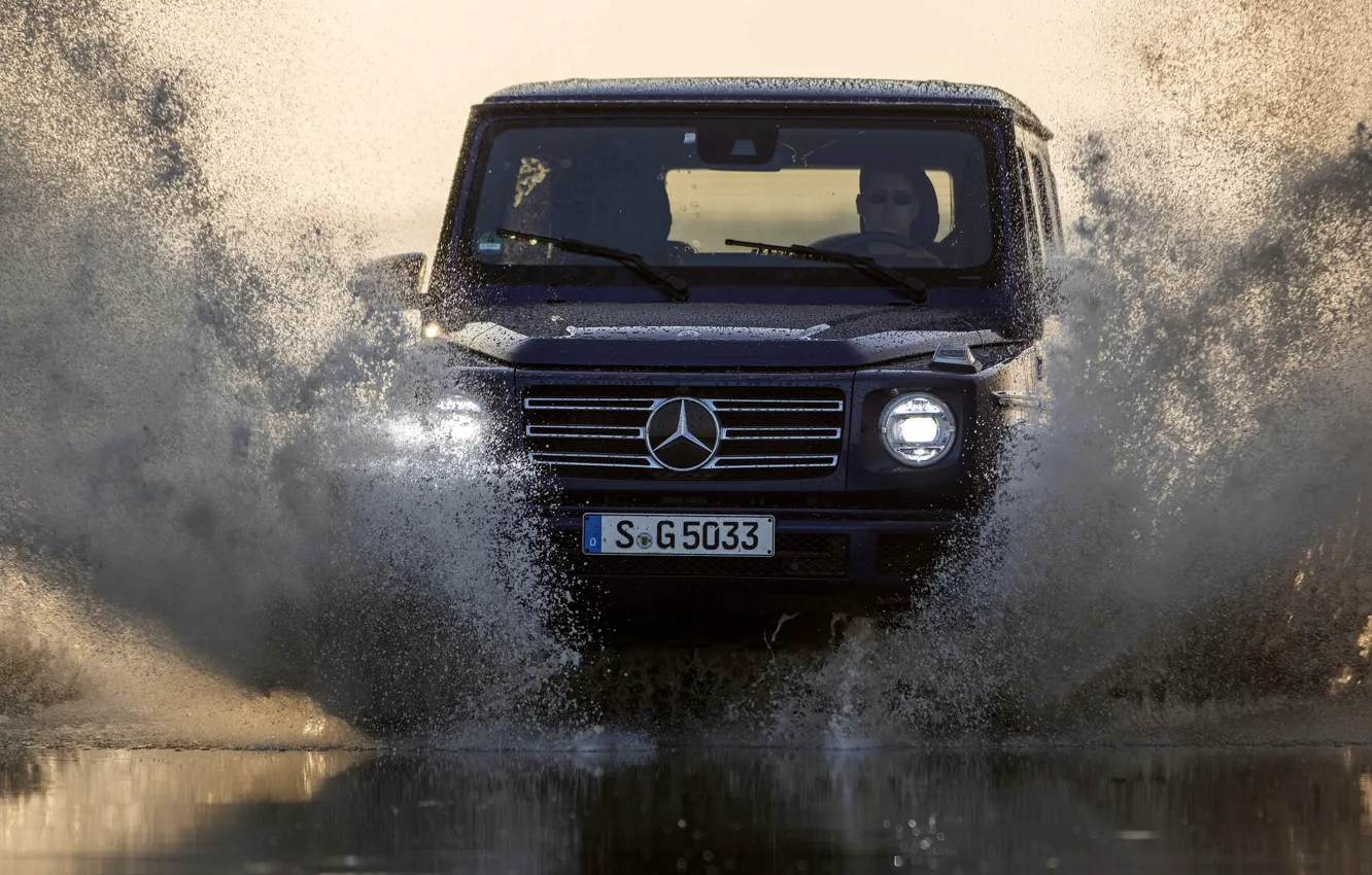 Фото обои вода, свет, брызги, синий, Mercedes-Benz, внедорожник, 4x4, 2018