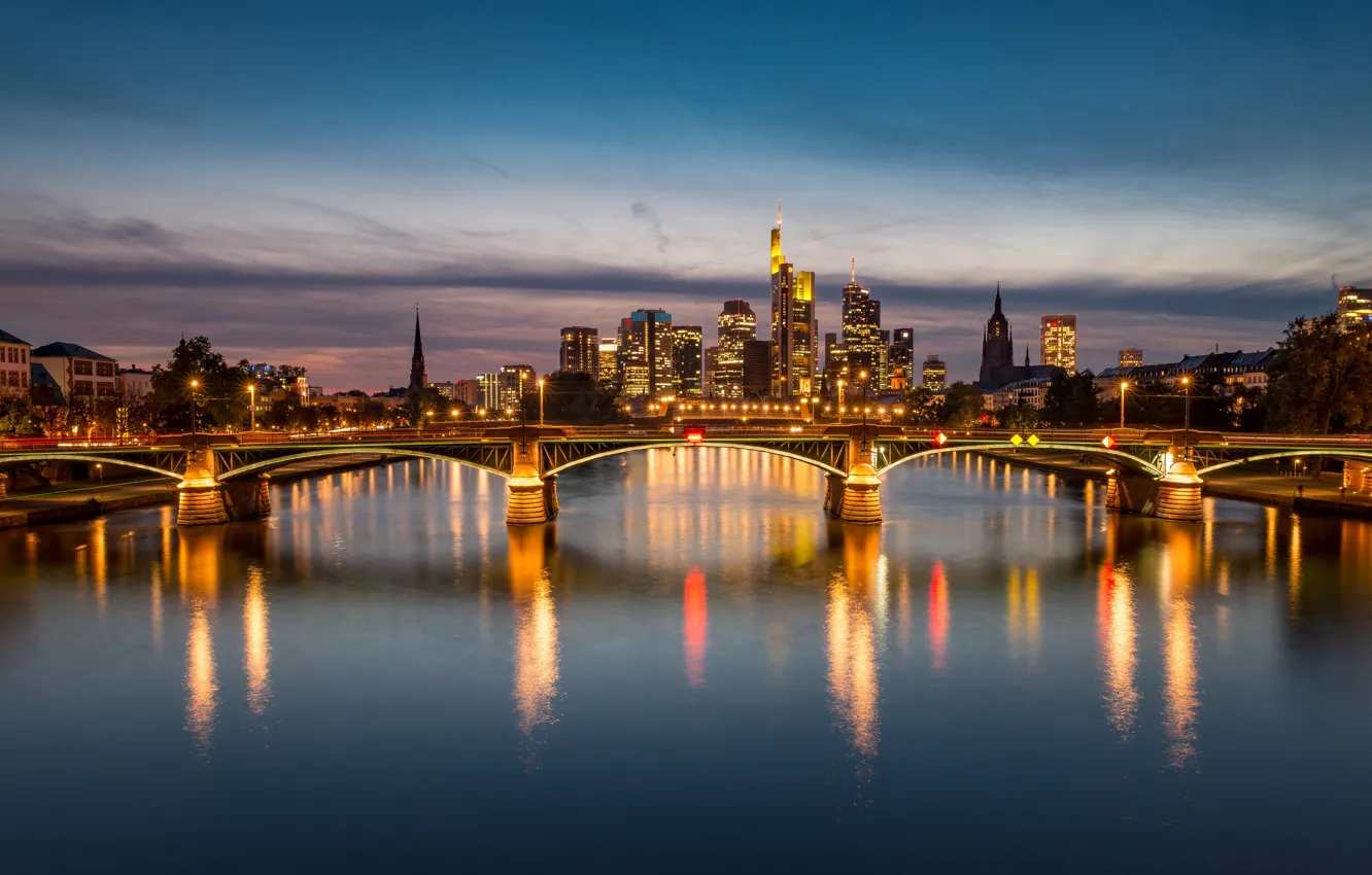 Фото обои мост, город, огни, река, здания, небоскребы, вечер, Германия