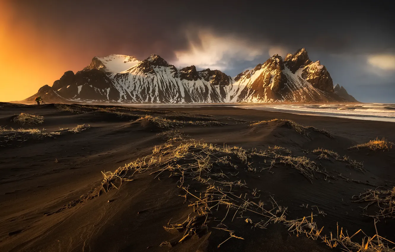 Фото обои пляж, горы, человек, фотограф, Исландия