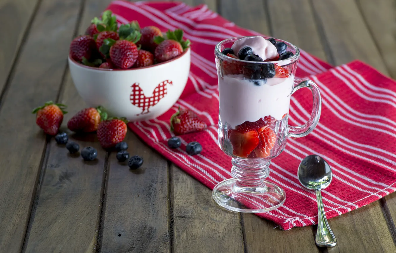 Фото обои ягоды, клубника, десерт, салфетка, голубика, йогурт