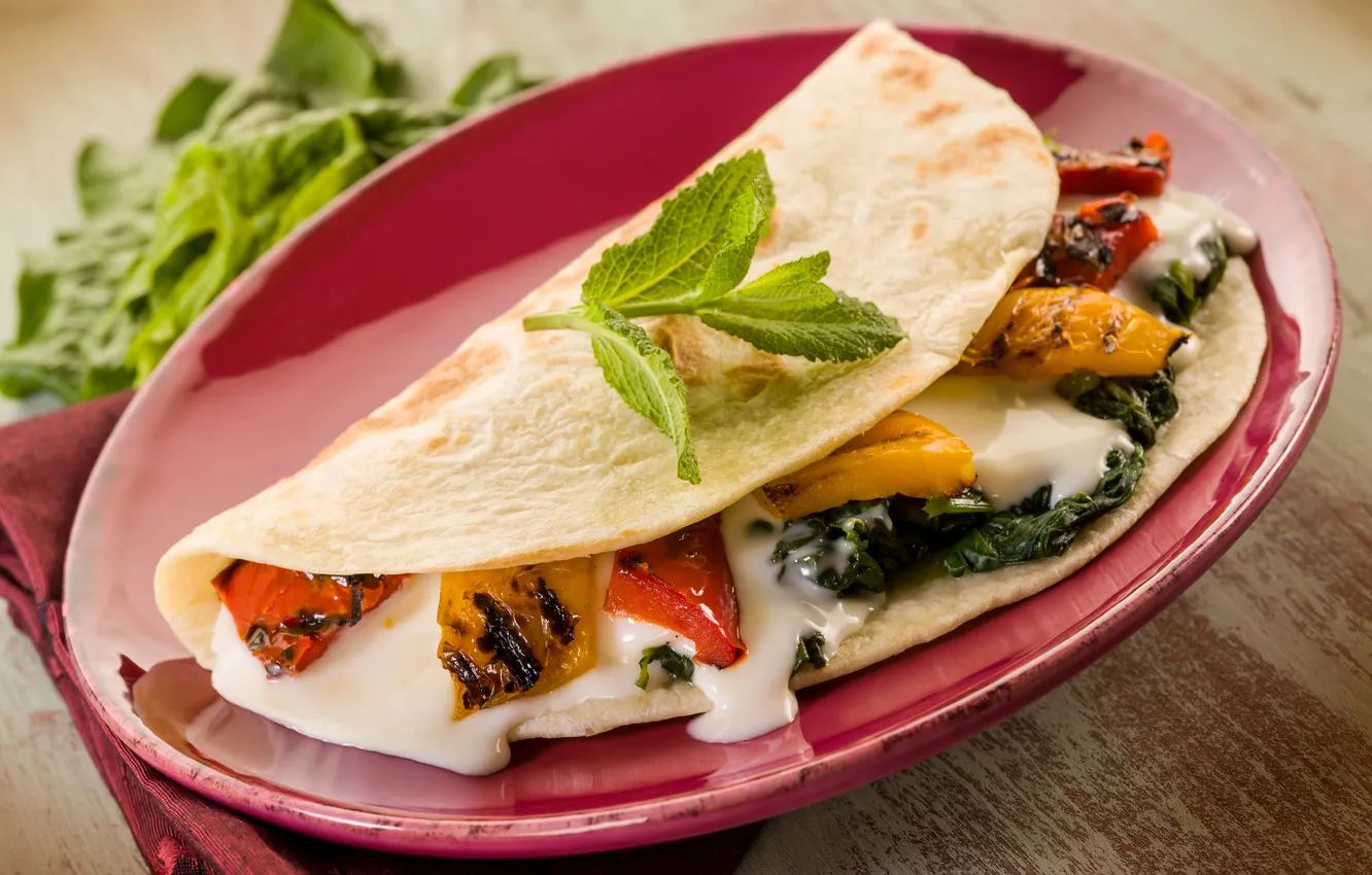 Фото обои зелень, тарелка, соус, Тако