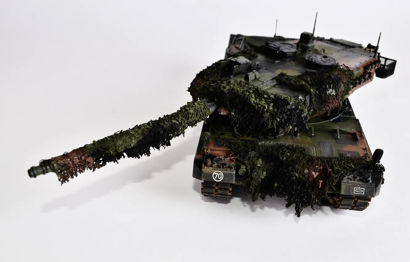 Фото обои игрушка, танк, моделька, Leopard 2А5