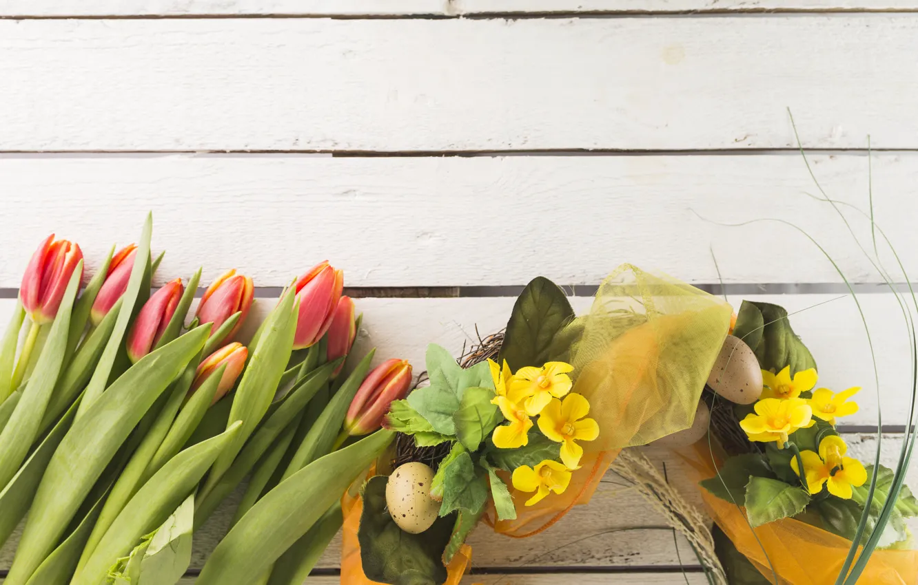 Фото обои цветы, яйца, пасха, тюльпаны, Праздник, венок