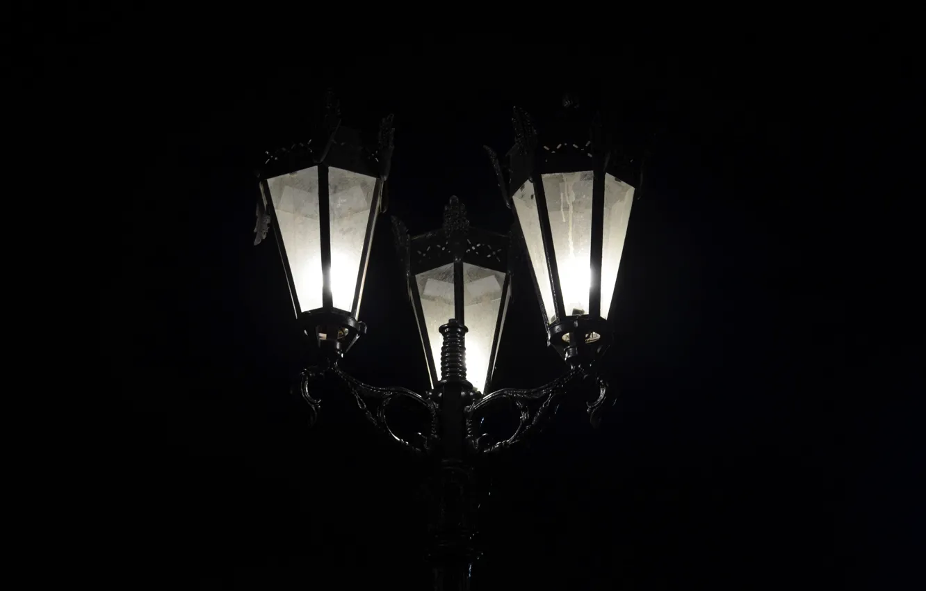 Фото обои свет, ночь, улица, черный, минимализм, фонарь