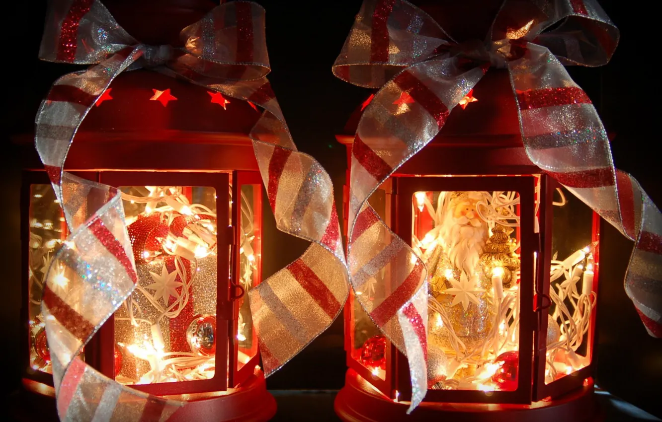 Фото обои белый, красный, ленты, фары, рождество, фонари, Новый год