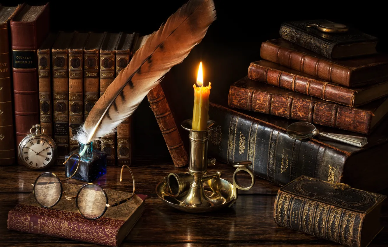 Фото обои стиль, перо, часы, книги, свеча, очки, лупа, подсвечник