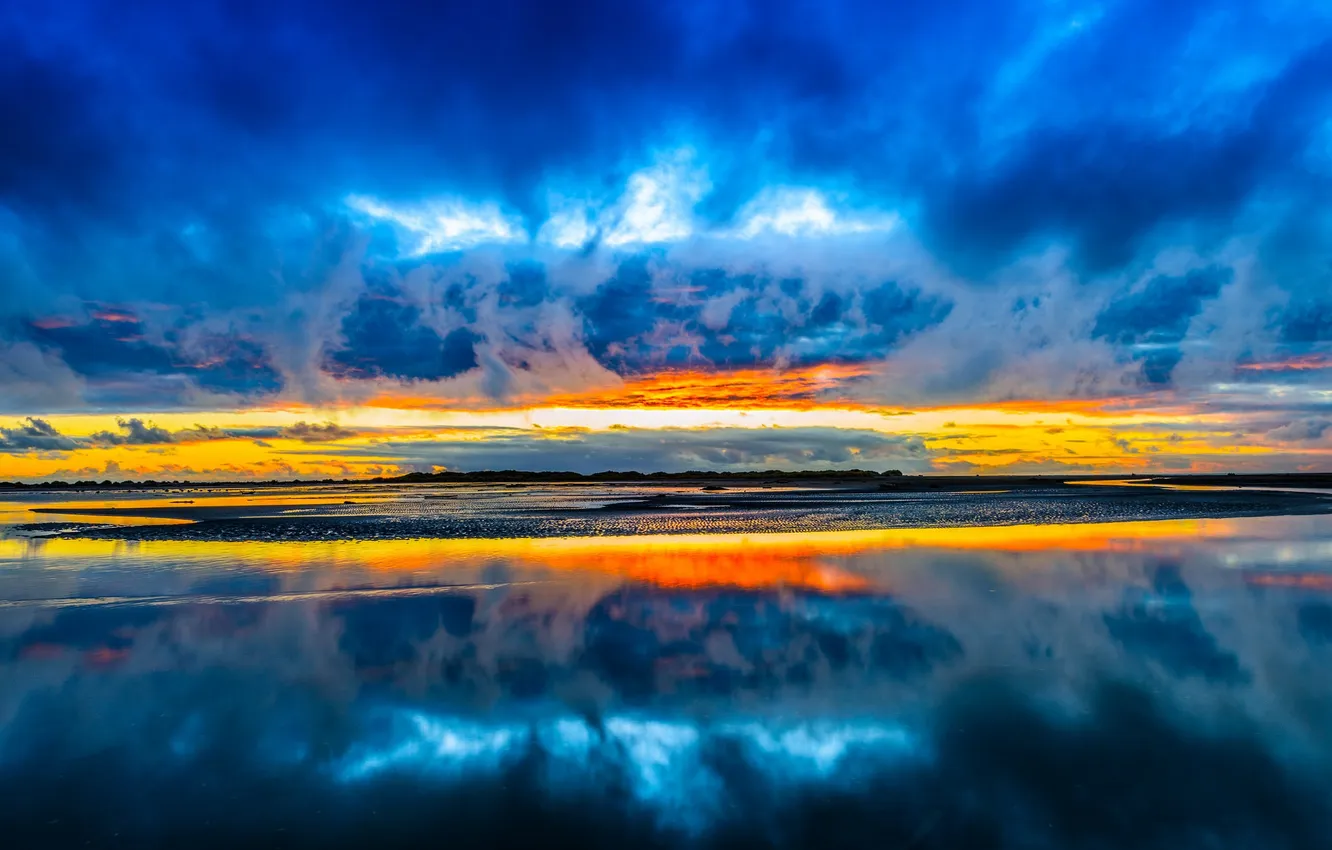 Фото обои небо, облака, тучи, озеро, отражение, зарево