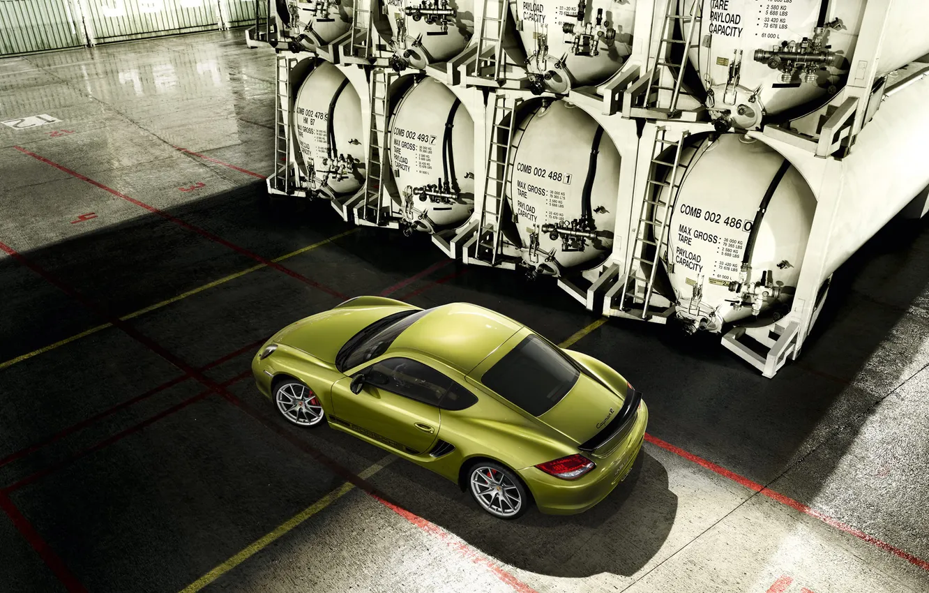 Фото обои зеленый, Porsche, cayman R, цисцерны