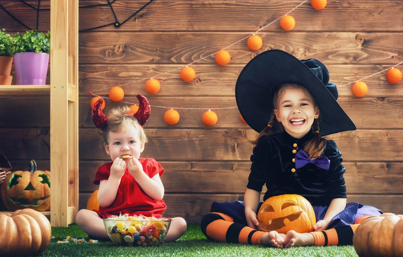 Фото обои праздник, девочки, ребенок, шляпа, конфеты, Halloween, тыква, Хэллоуин