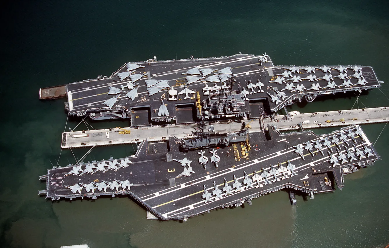 Фото обои оружие, корабли, док, USS MIDWAY (CV-41), USS INDEPENDENCE (CV-62)