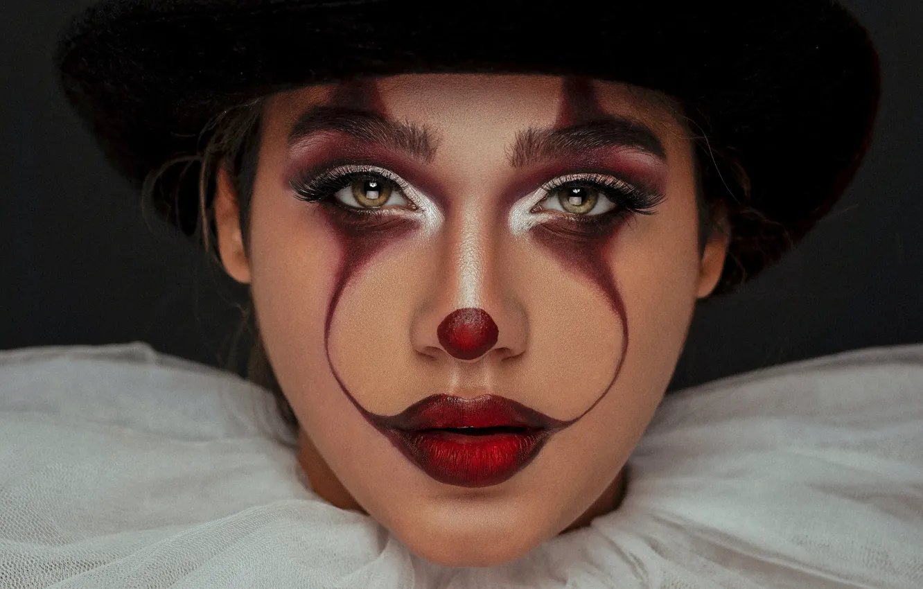 Фото обои girl, hat, model, lips, face, clown, portrait, make up