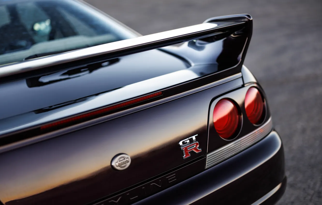 Фото обои logo, Nissan, GT-R, Skyline, R33, Nissan Skyline GT-R, badge, rear wing