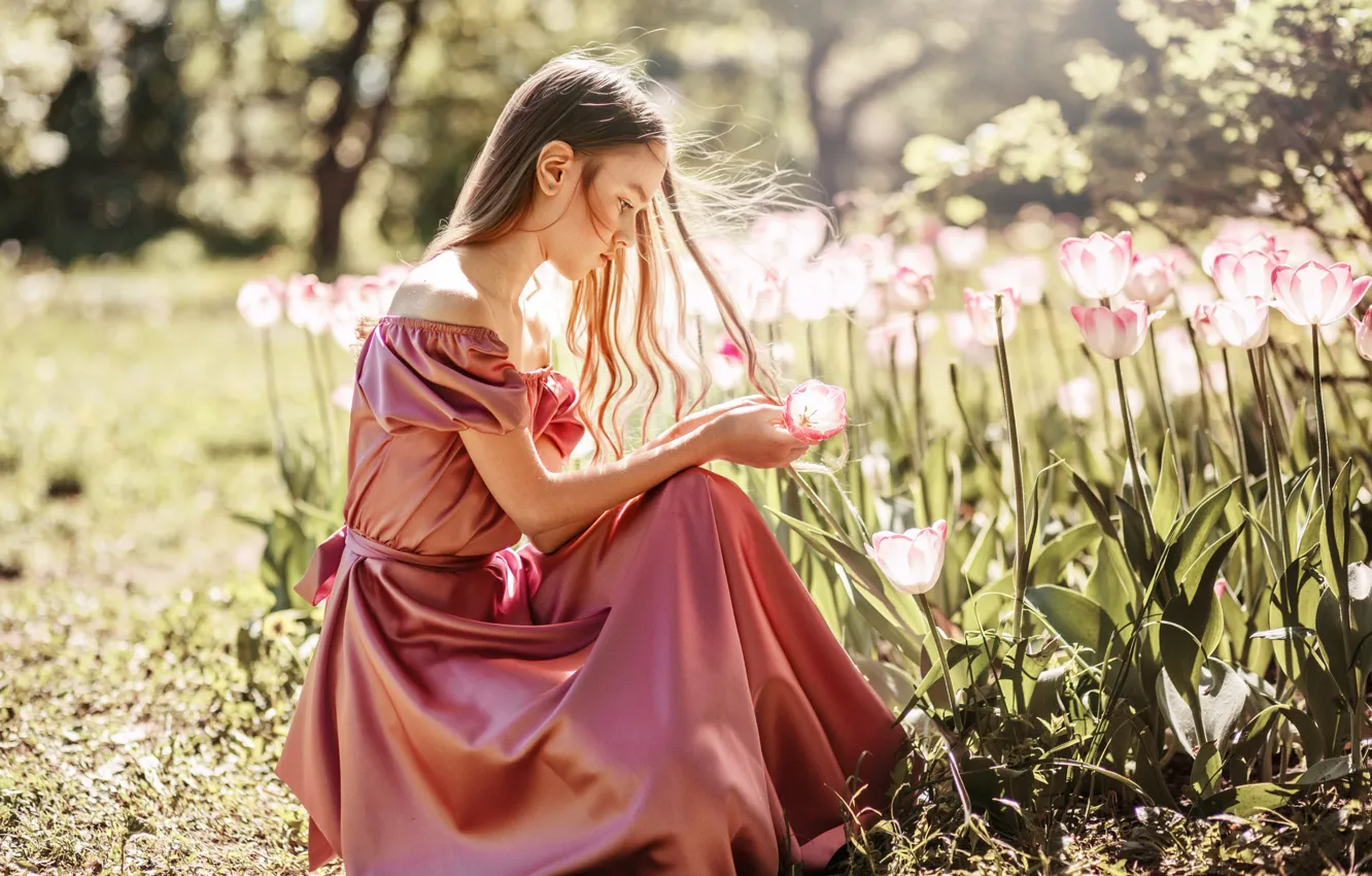 Фото обои девушка, цветы, парк, волосы, весна, платье, тюльпаны, Svetlana Nikotina