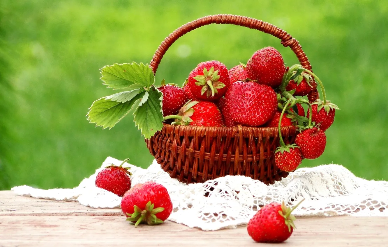 Фото обои ягоды, корзина, земляника, клубника, натюрморт, корзинка