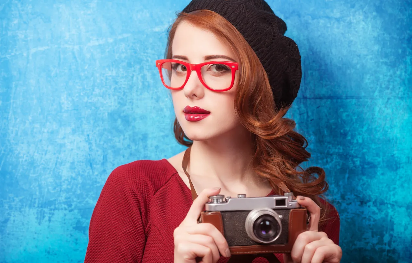 Фото обои взгляд, девушка, очки, фотоаппарат, рыжие волосы