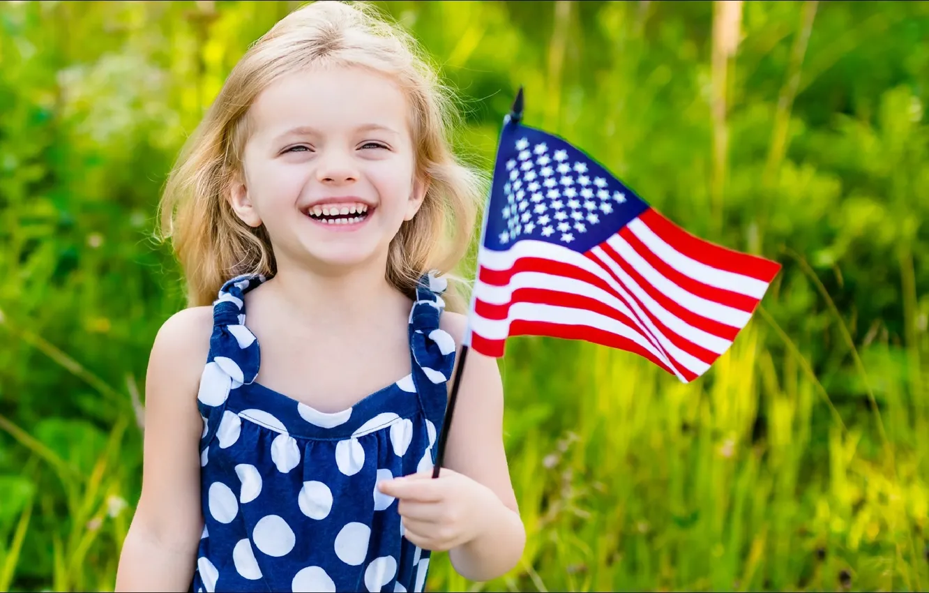 Фото обои girl, smile, flag, kids, no comments