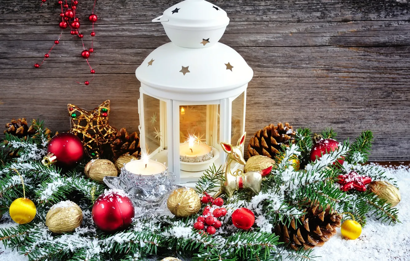 Фото обои шар, ель, свечи, Рождество, фонарик, Новый год, шишка, Christmas