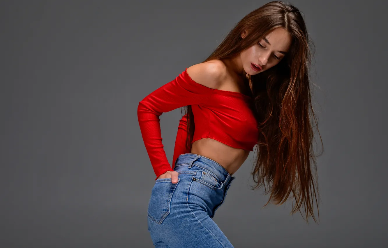 Фото обои red, long hair, photo, brown, model, jeans, pose, belly