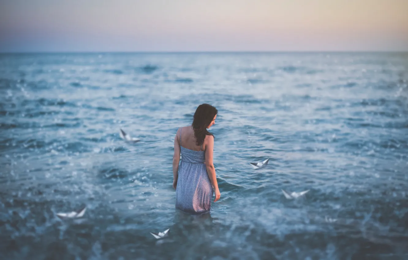 Фото обои море, девушка, настроение, бумажные кораблики