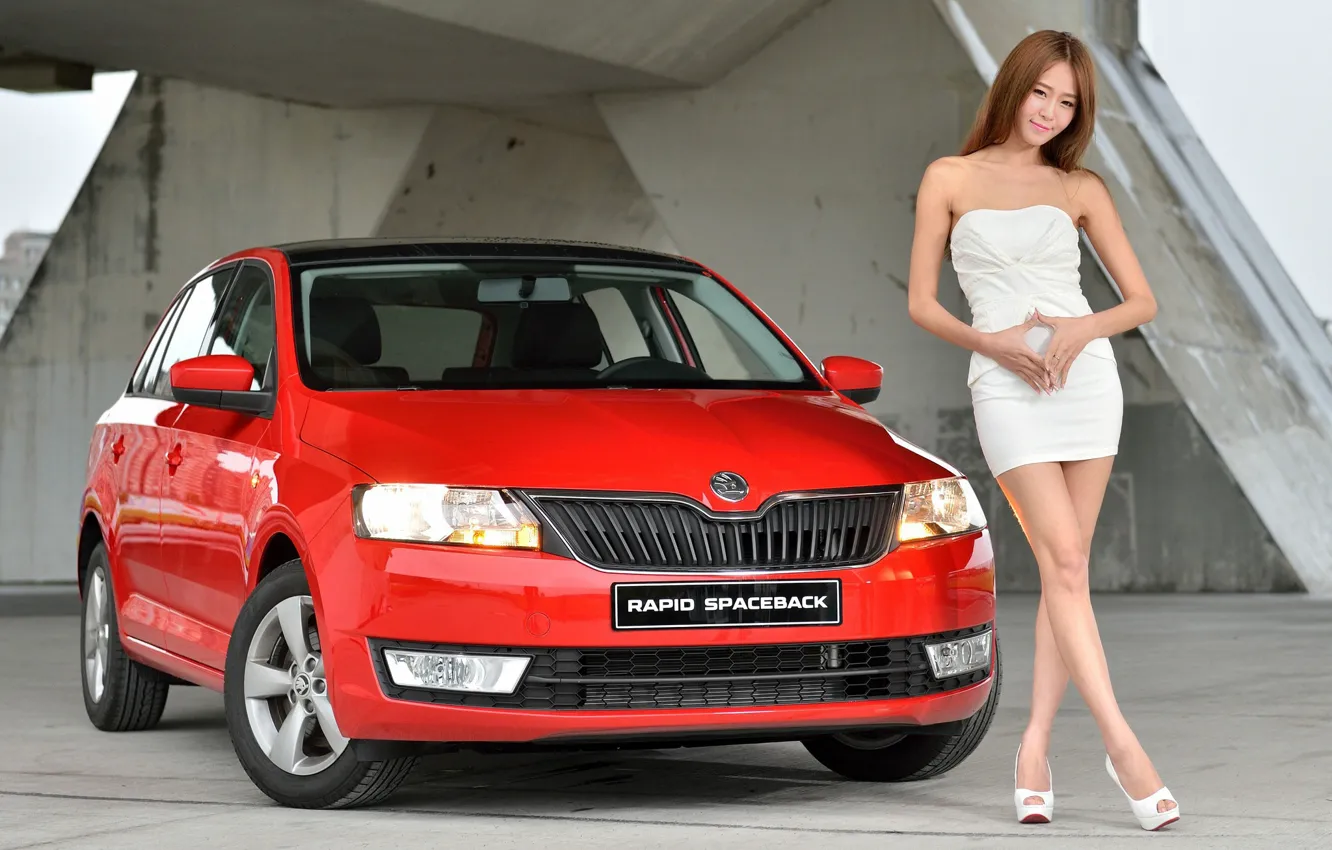 Фото обои взгляд, Девушки, азиатка, красивая девушка, Škoda, красный авто, позирует над машиной