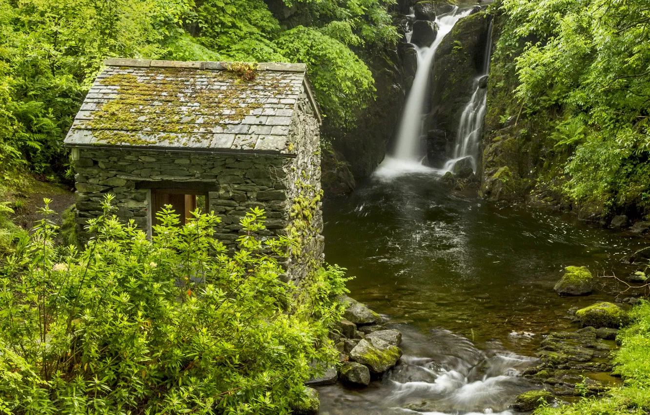 Фото обои река, Англия, водопад, хижина, кусты, England, Lake District, Rydal Hall Waterfall