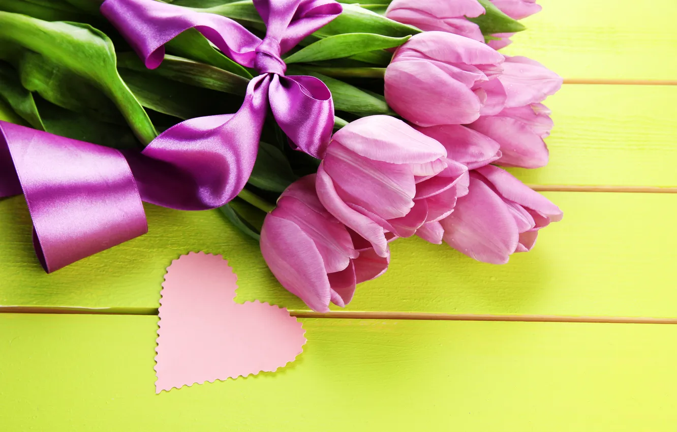Фото обои цветы, букет, лента, тюльпаны, розовые, wood, pink, flowers