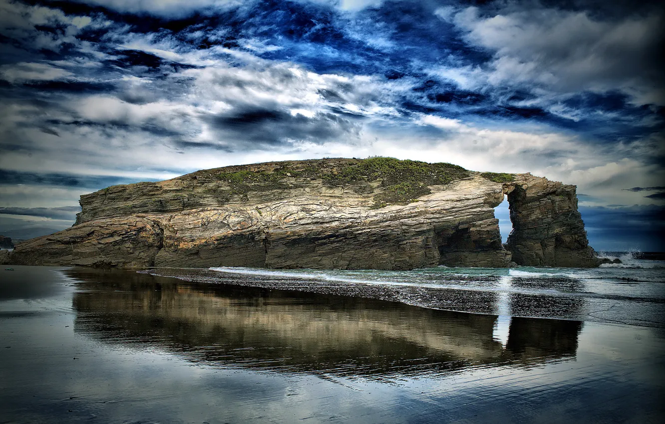 Фото обои море, небо, облака, тучи, скалы, HDR