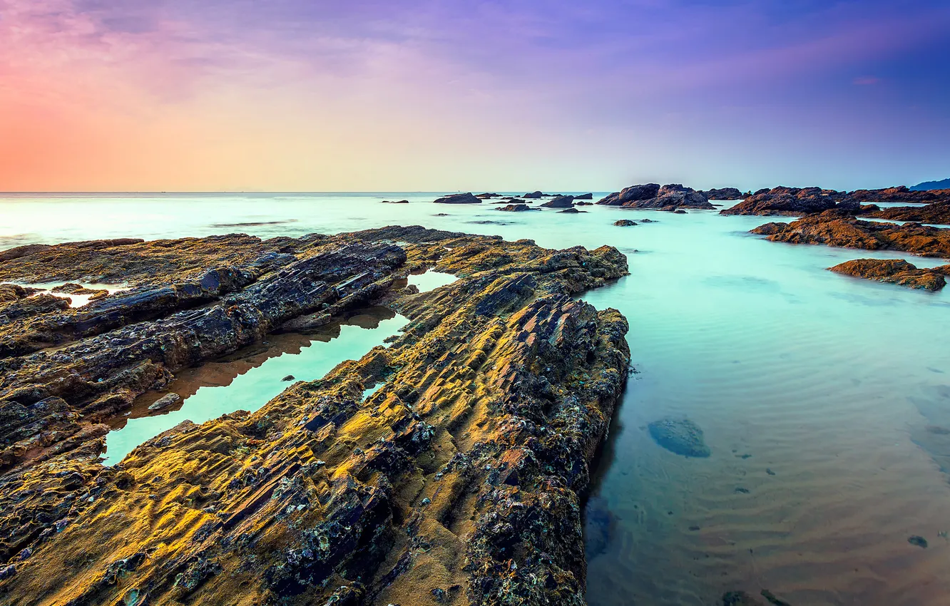 Фото обои песок, камни, океан, скалы, рассвет, берег, Малазия
