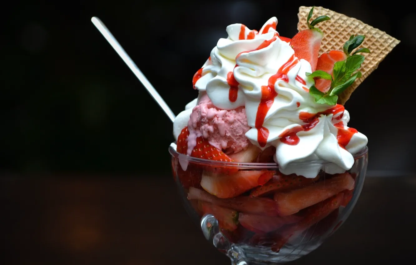 Фото обои фон, widescreen, обои, еда, размытие, клубника, ягода, мороженое