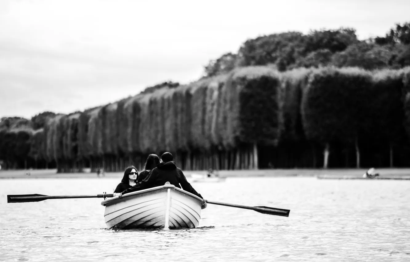 Фото обои girls, lake, man, boat, paddling